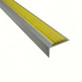 Алюминиевые угол - накладки на ступени с желтой резиновой вставкой